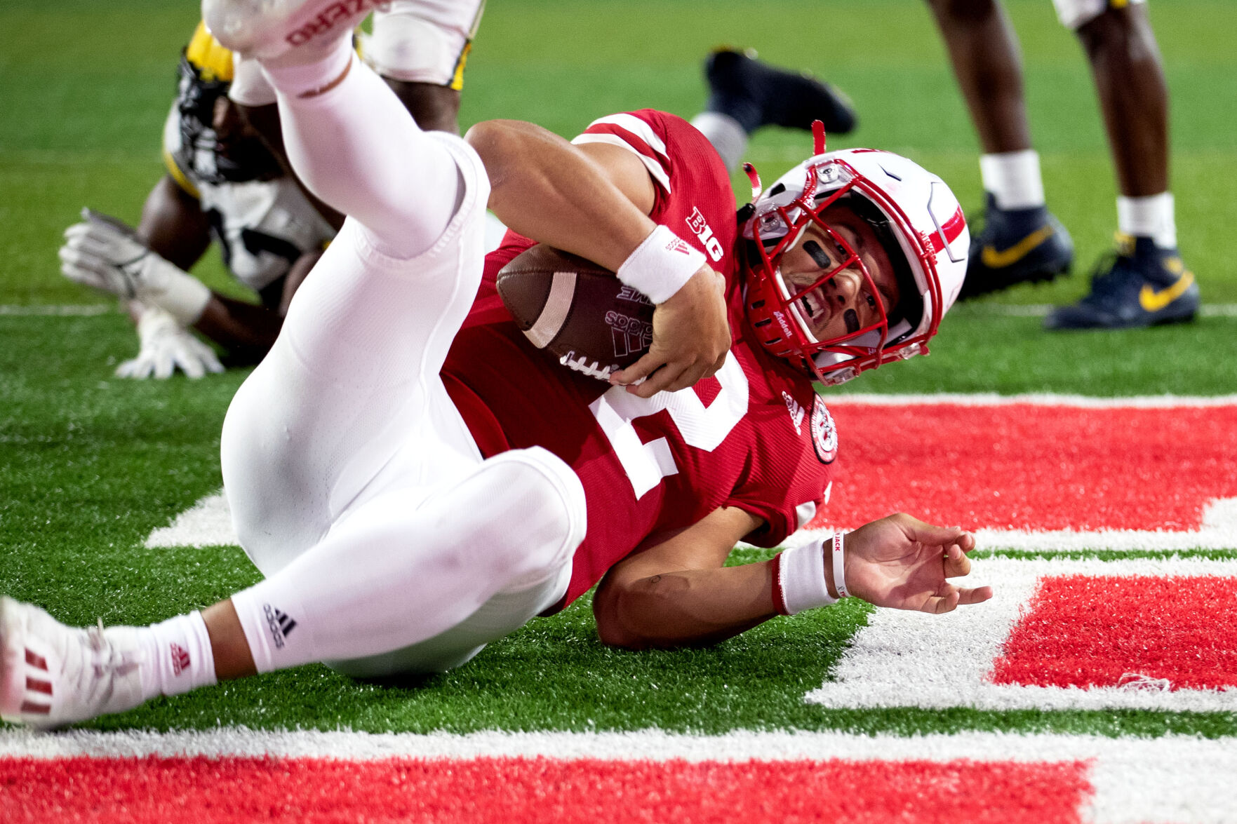 101021-owh-spo-nebmichigan-em12.jpg